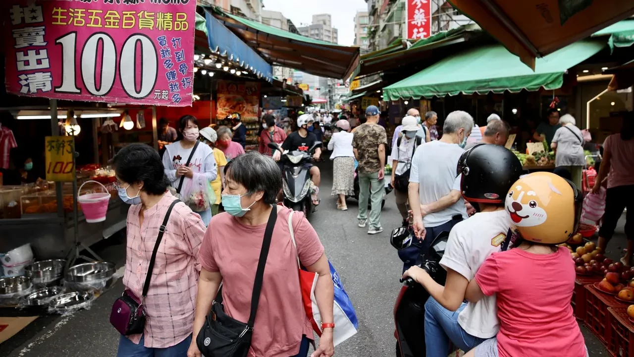 China crecerá 5.4% pero frenará en 2024 por crisis inmobiliaria y demanda exterior: FMI