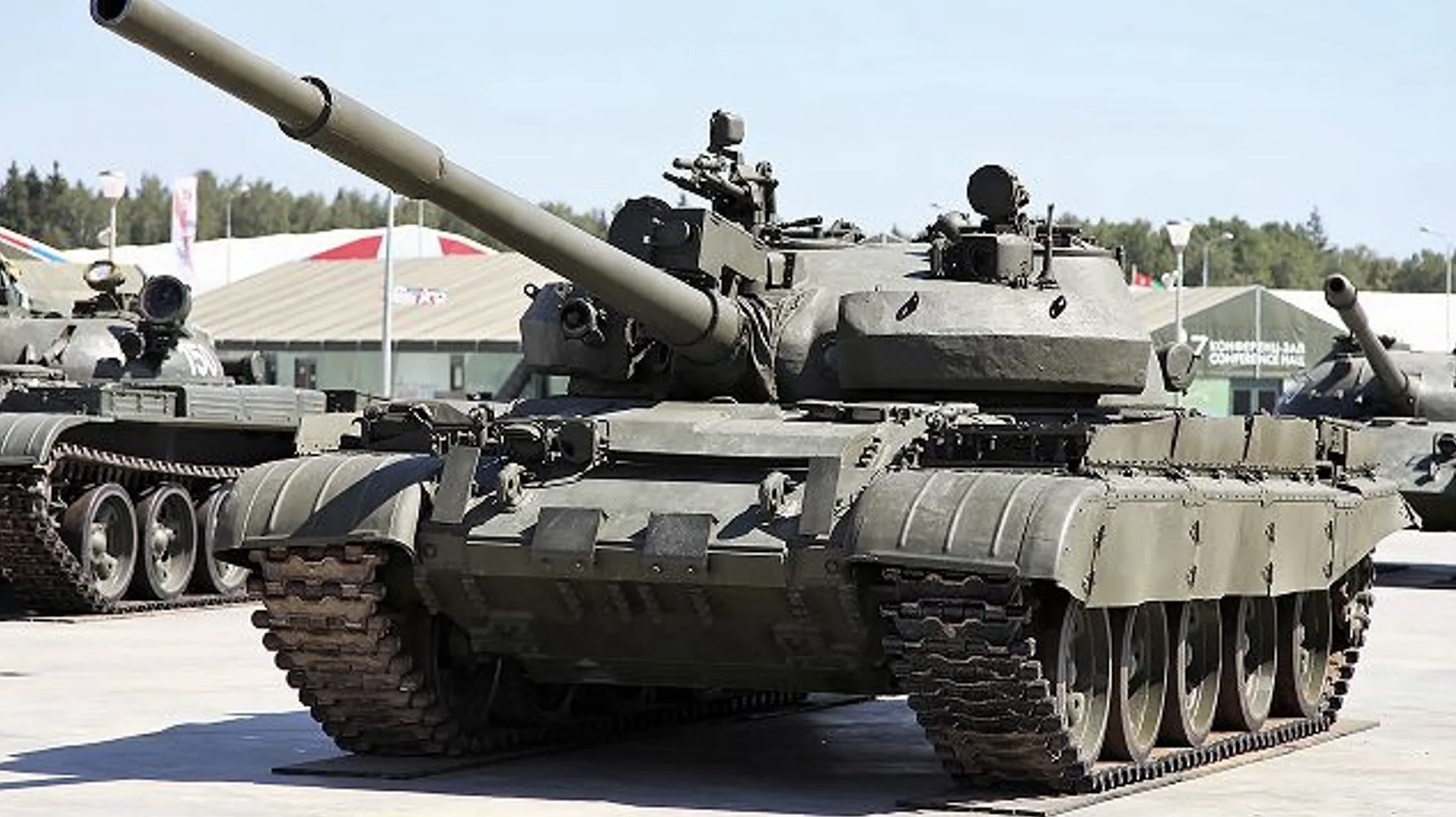 ‘¡Recarga más rápido!’ Te llevamos dentro de un tanque ruso T-62 en el frente de Ucrania