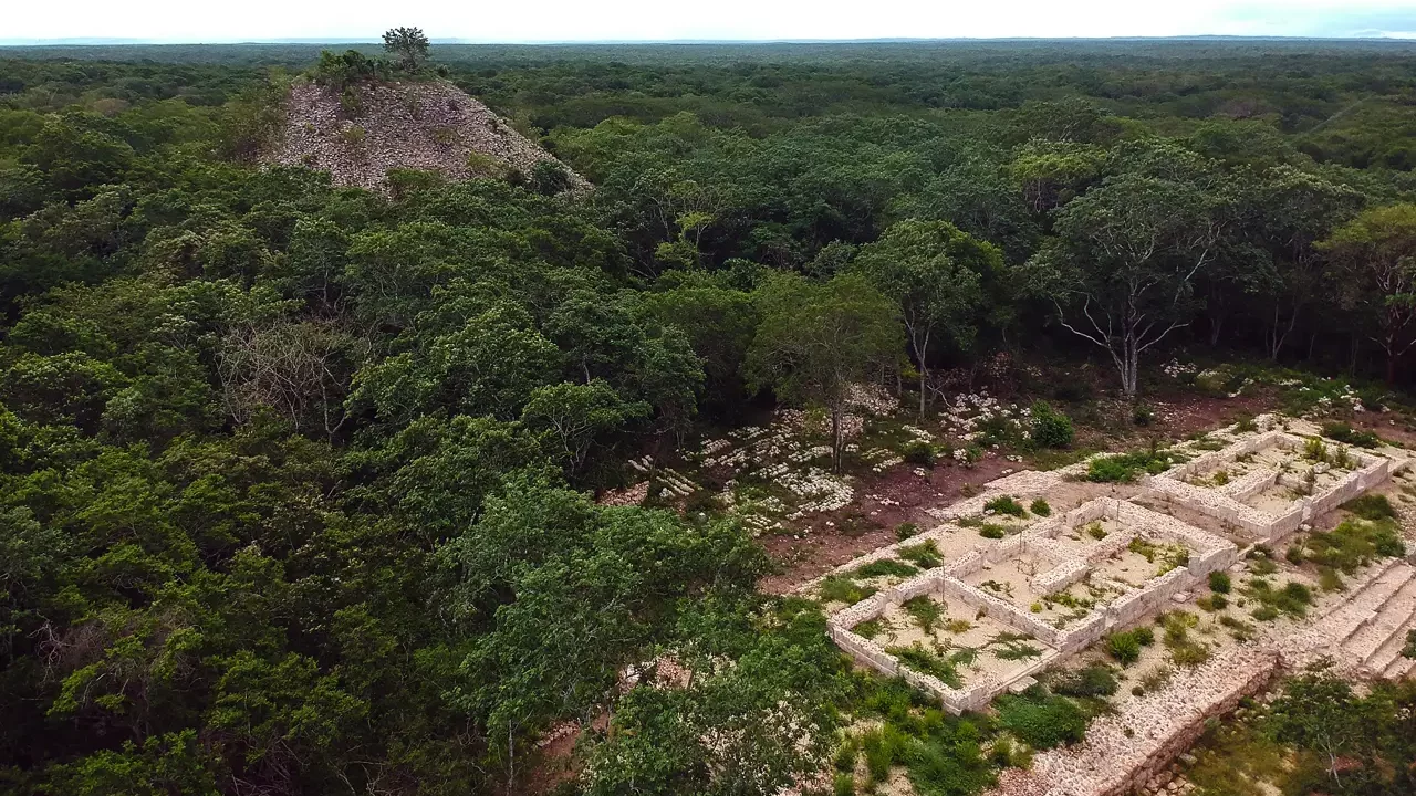 Arqueólogos mexicanos descubren palacio maya en zona arqueológica de Yucatán