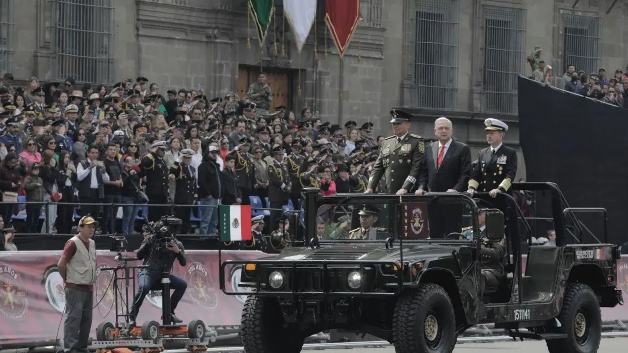AMLO encabeza ceremonia del 213 aniversario de la Independencia