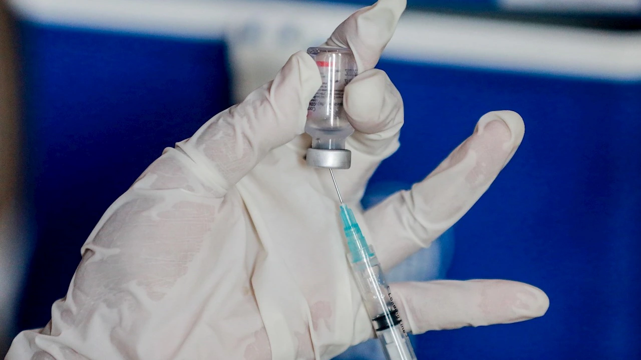 Cofepris convoca a farmacéuticas por registro sanitario para venta de vacunas Covid
