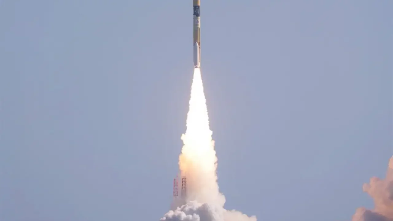 Japón lanza con éxito un satélite de investigación y su módulo de aterrizaje lunar