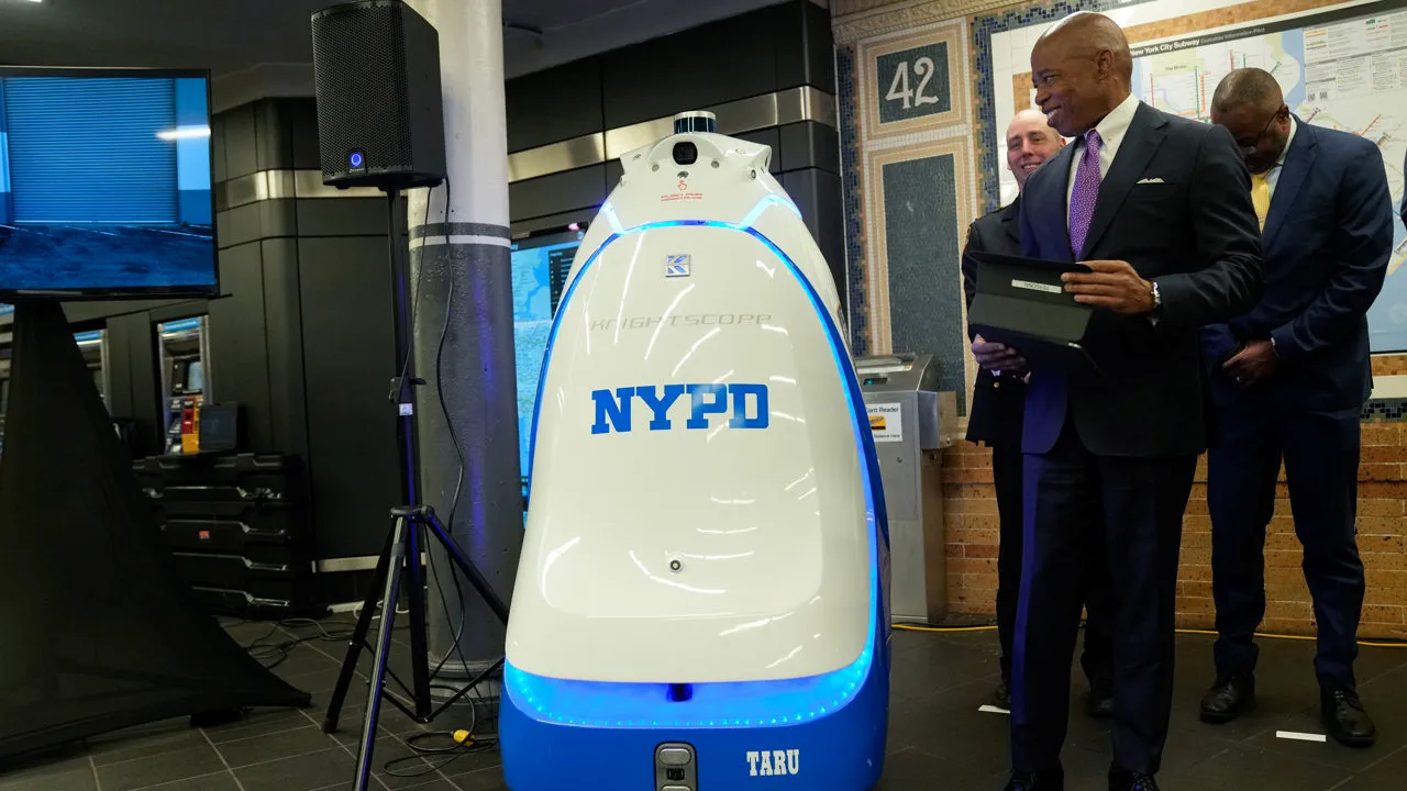 Robot policía patrullará estación de metro de Times Square