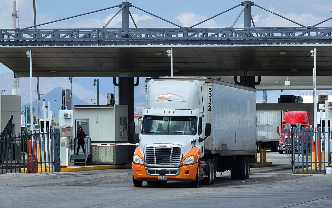 Crisis migrante retrasará exportaciones desde Juárez: transportistas