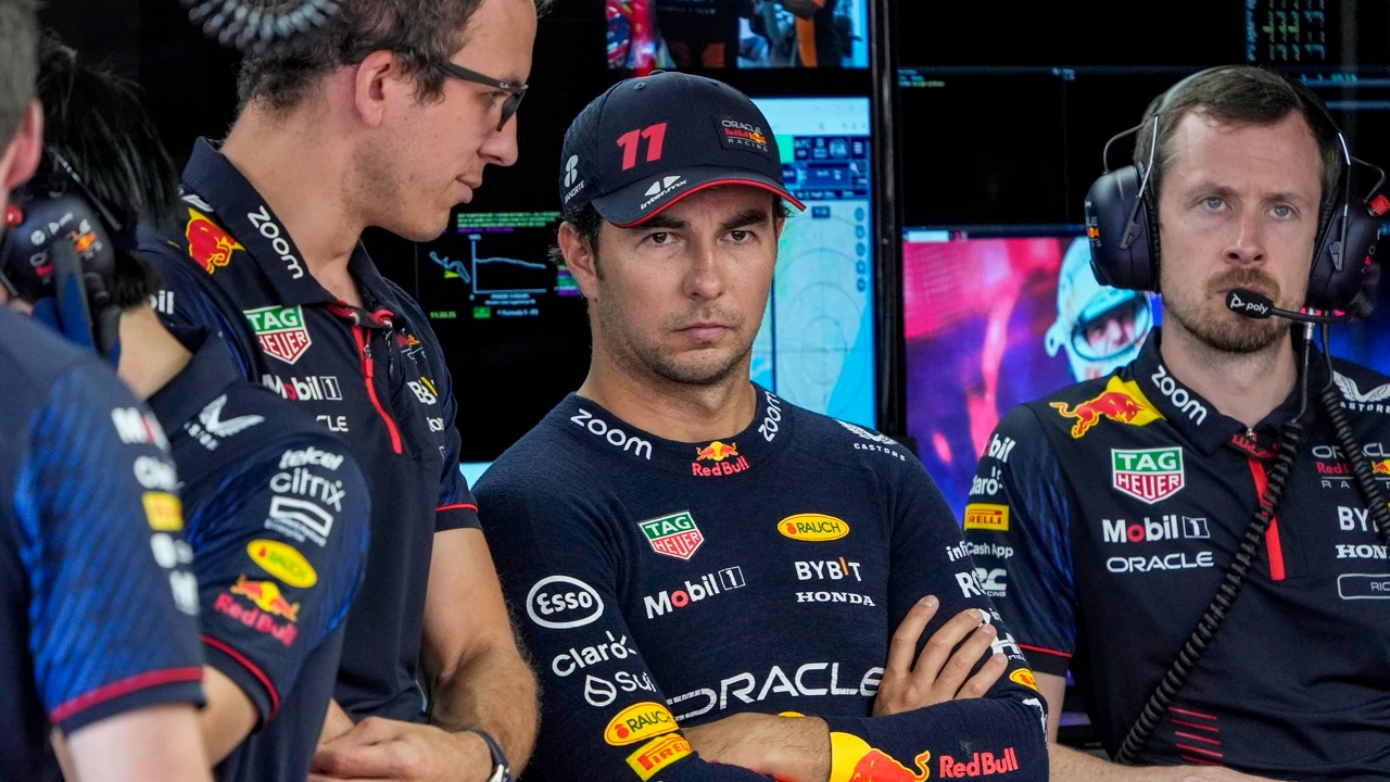 ‘Checo’ Pérez se retira en casa tras tocarse con Leclerc en la primera curva