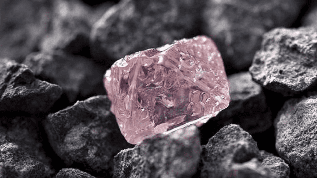 Identifican factor clave para encontrar diamantes rosas en la superficie terrestre