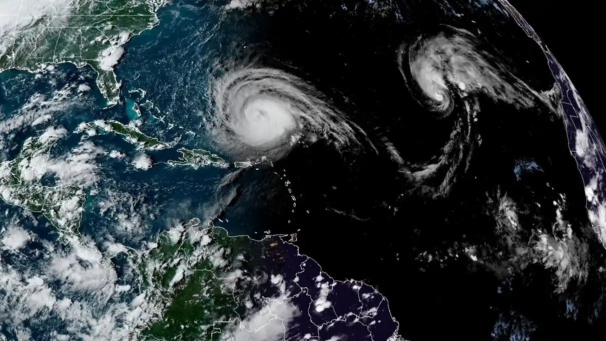 Dos huracanes conviven en el Atlántico: Margot se fortalece y Lee sigue en categoría 3