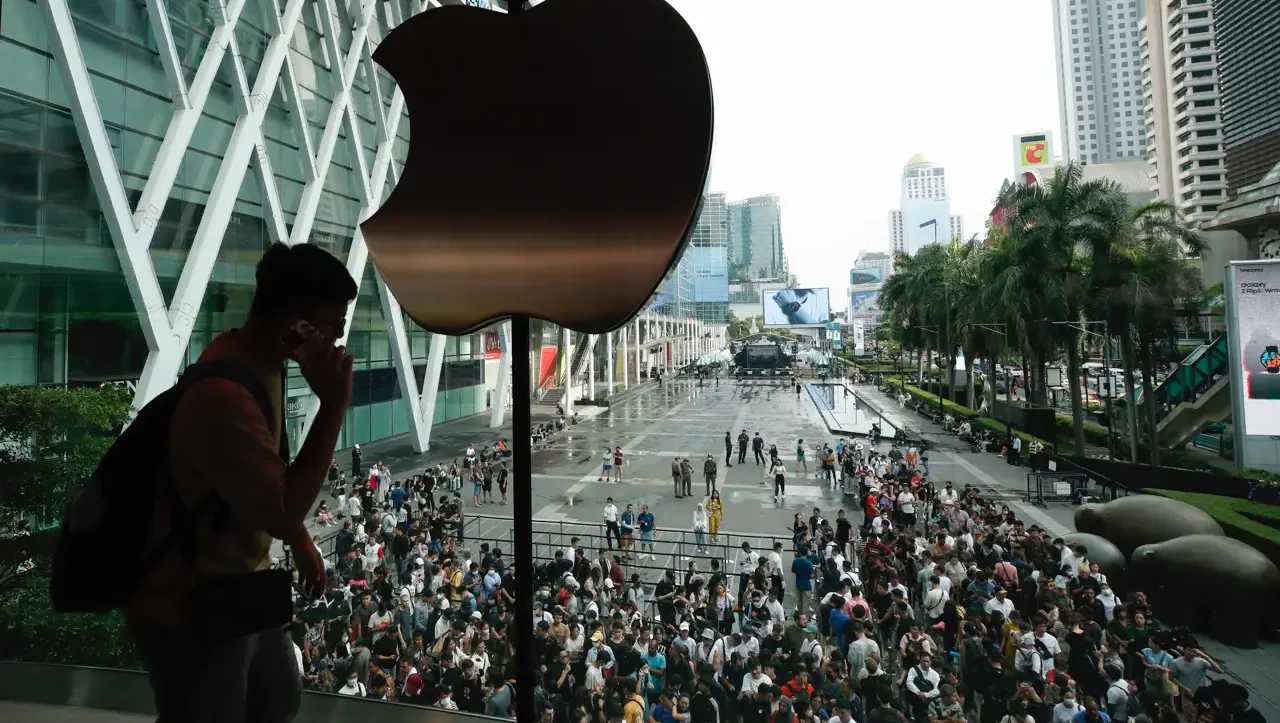 Inicio de la venta del iPhone 15 en el mundo causa revuelo