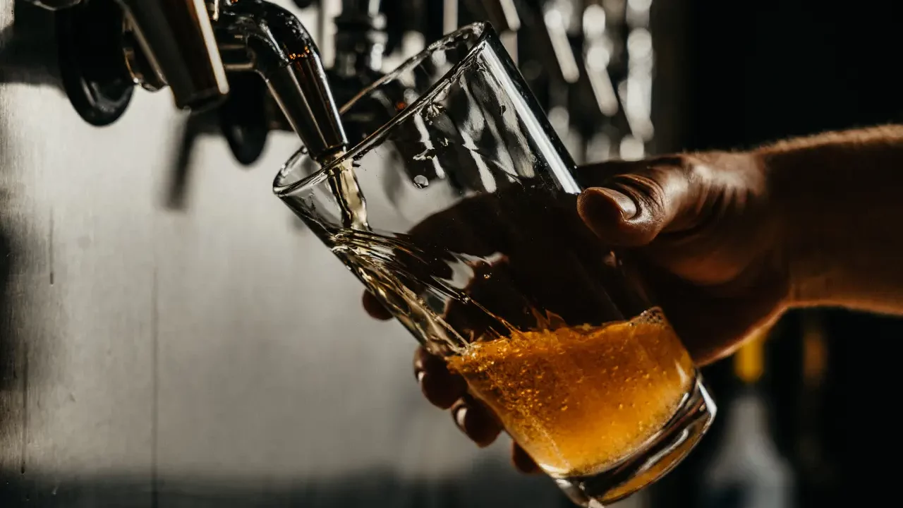 Aranceles de EU al alcohol pueden afectar negocios y encarecer bebidas