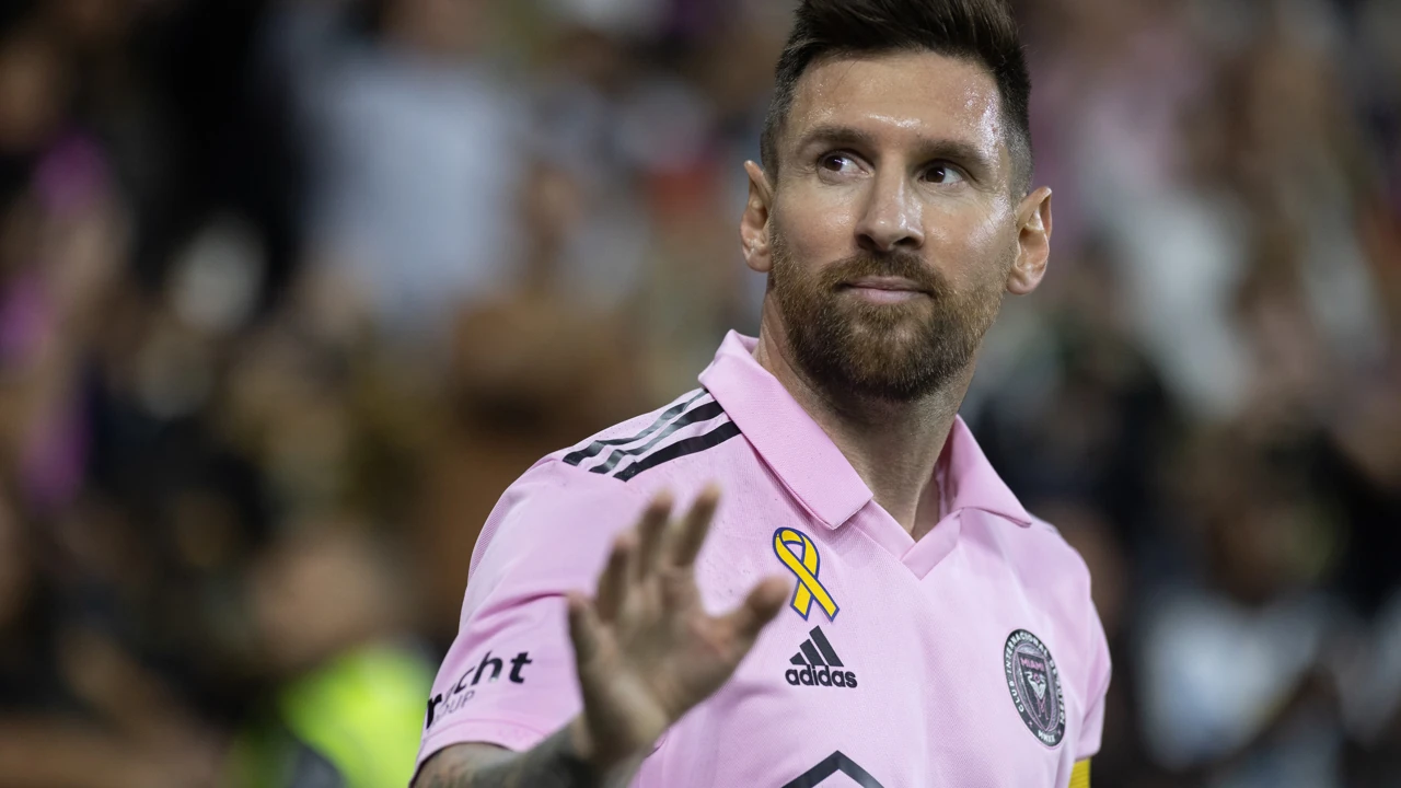Messi no juega en amistoso en Hong Kong y causa decepción
