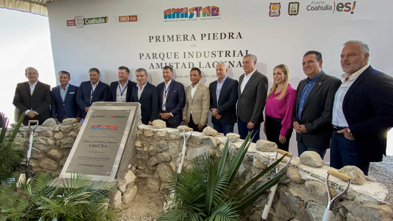 Grupo Amistad coloca primera piedra para parque industrial en La Laguna