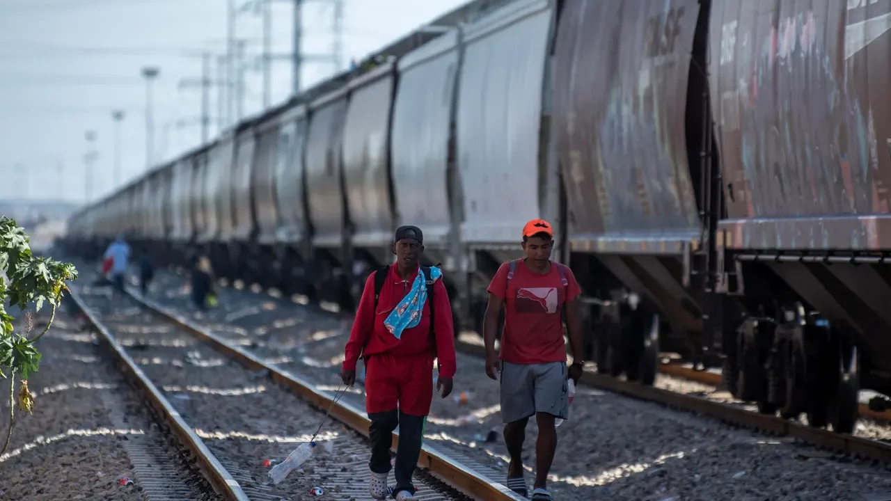 Criminales usan IA para extorsionar a familias de migrantes desaparecidos