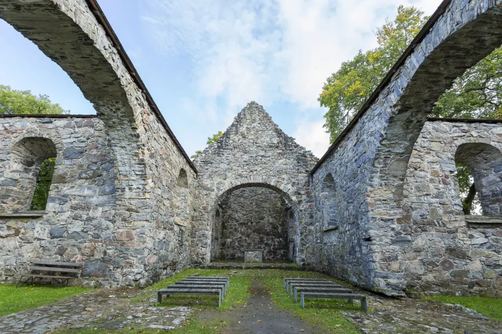 Ruinas de iglesia de Nes Oslo