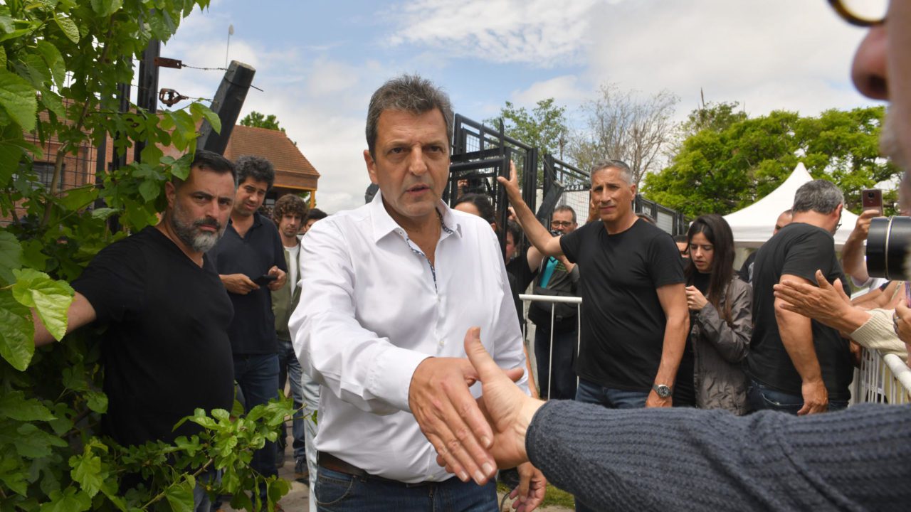 Con 76.12 % de las mesas escrutadas, Massa y Milei irían a segunda vuelta electoral