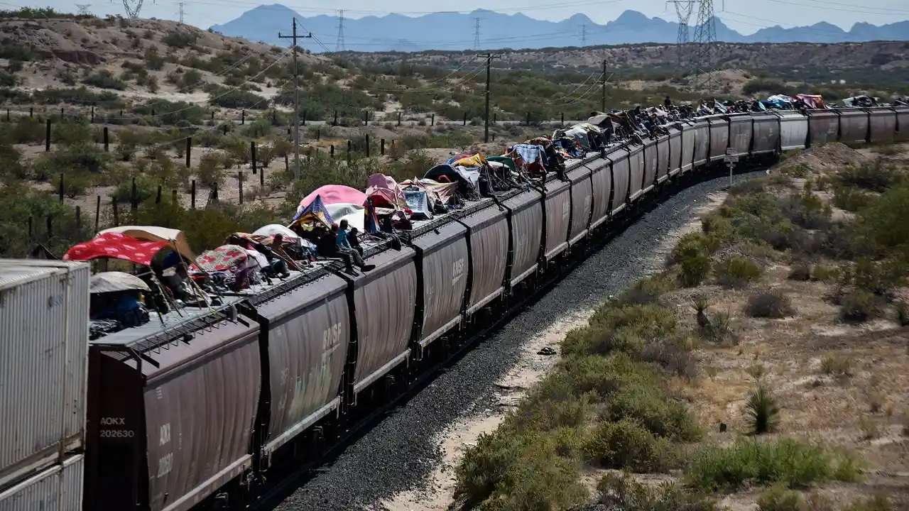 Gobierno descarta que miles de migrantes sigan usando tren para ir a EU