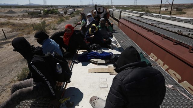 alguaciles-Arizona-migrantes