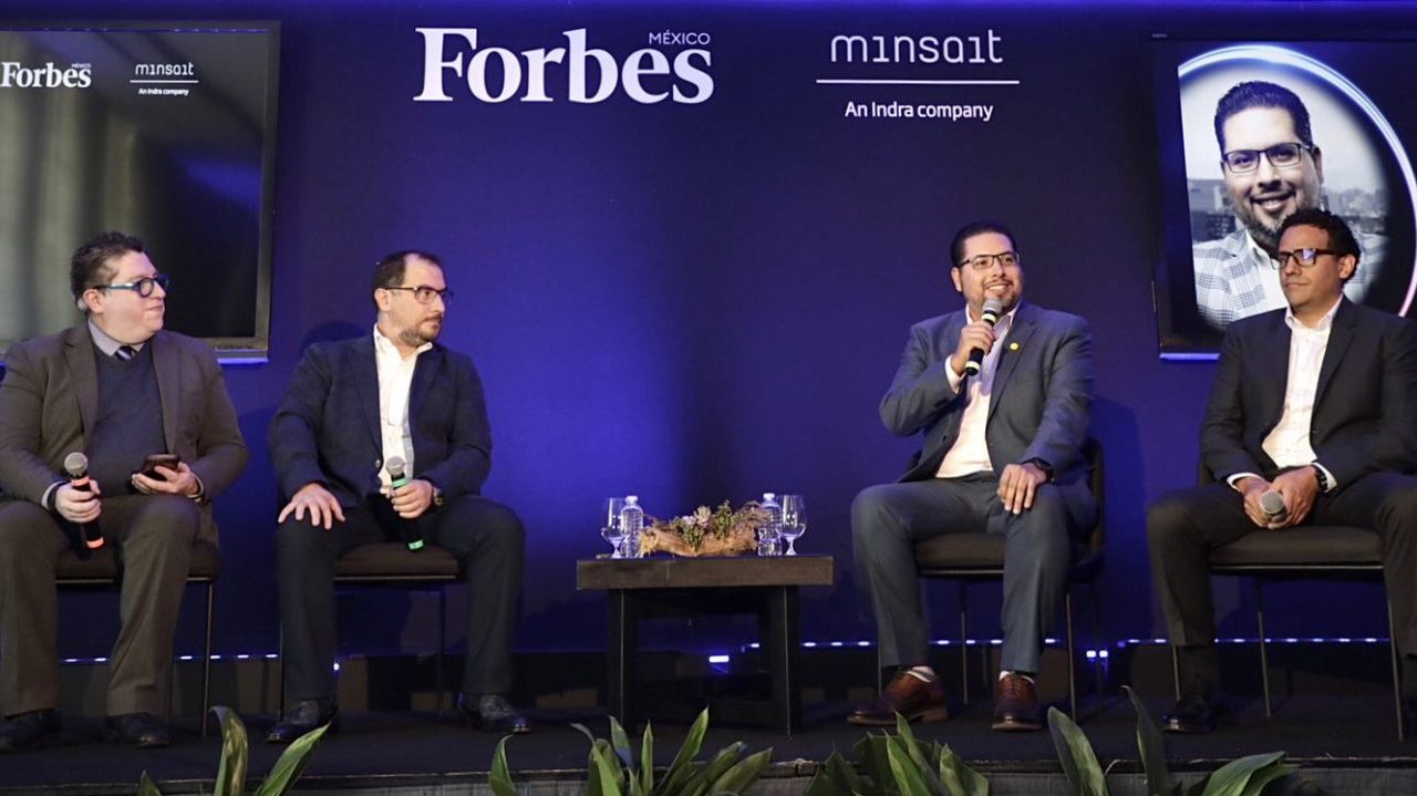 Foro Forbes Líderes de la IA: Sería una derrota no aprovechar la inteligencia artificial en el nearshoring, alertan especialistas