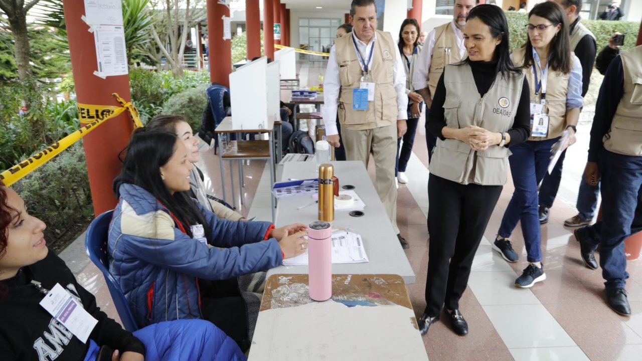 Observadores de OEA ‘contentos’ por normalidad en votaciones presidenciales en Ecuador