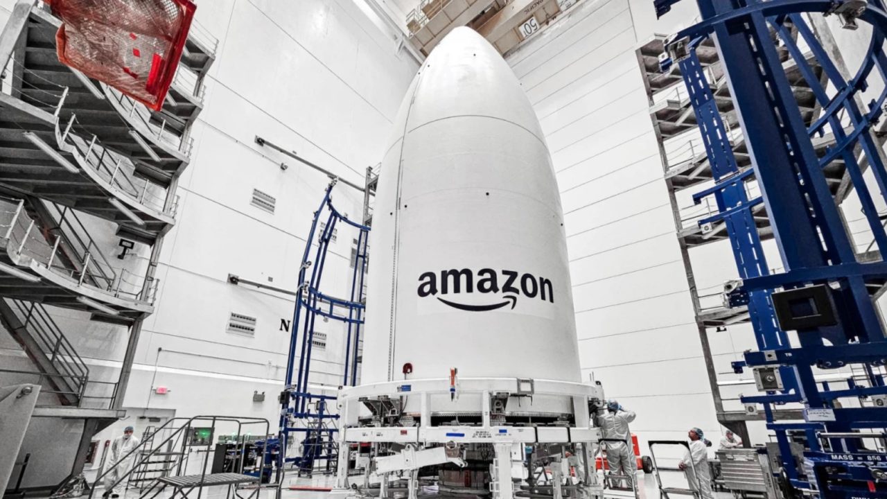Amazon da un paso en la carrera del internet satelital para competir contra Elon Musk