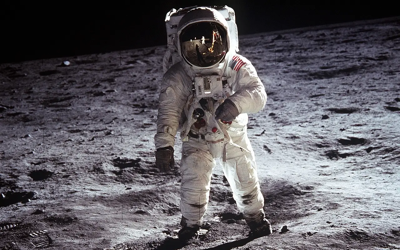 Moda y espacio: Prada se asocia para mejorar los trajes de la misión lunar Artemis III