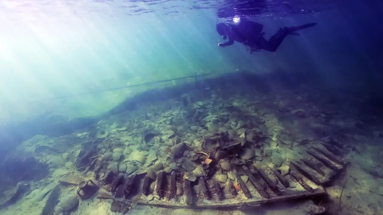 Recuperan un barco de comercio romano hundido cerca de Sicilia