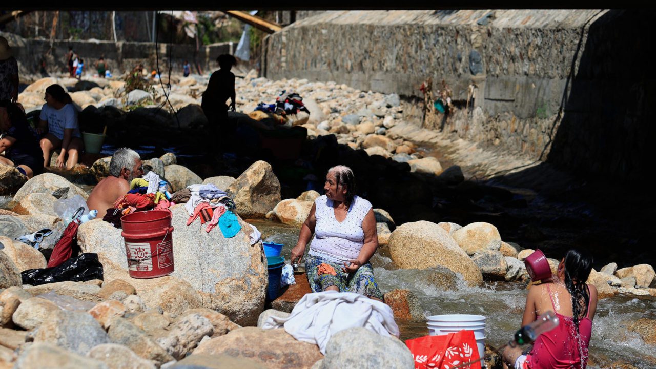 Aseguradoras entregan ayuda humanitaria a víctimas de Otis por 217 mdp