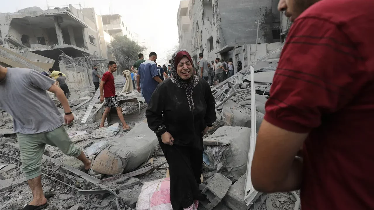 Número de muertos en Gaza por los ataques israelíes aumenta a 33,899