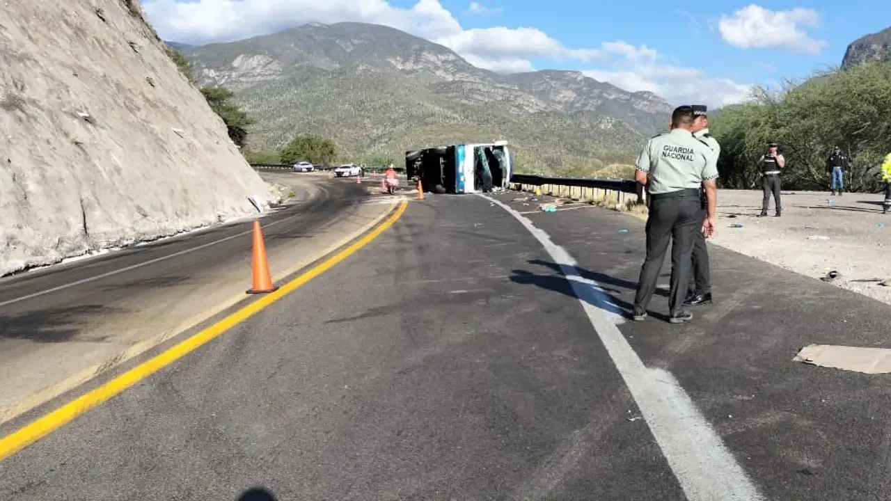 Mueren 17 migrantes, la mayoría venezolanos, en accidente carretero al sur de México