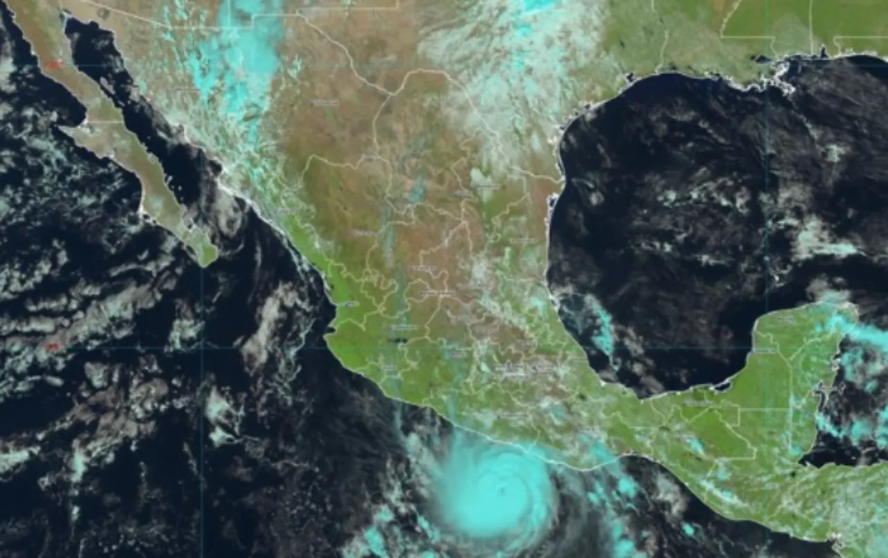 Otis se intensifica a huracán categoría 1 frente a costas de Guerrero