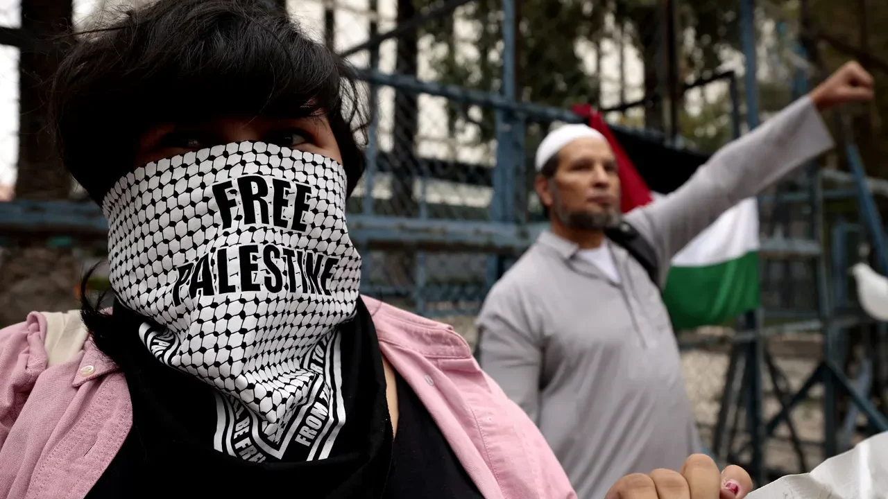 Protestan a favor de Palestina frente a embajada de EU en la CDMX