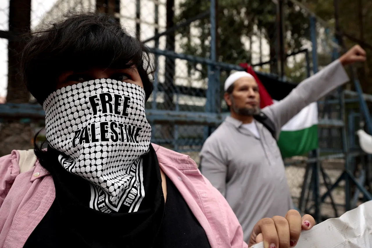 Protestan a favor de Palestina frente a embajada de EU en la CDMX
