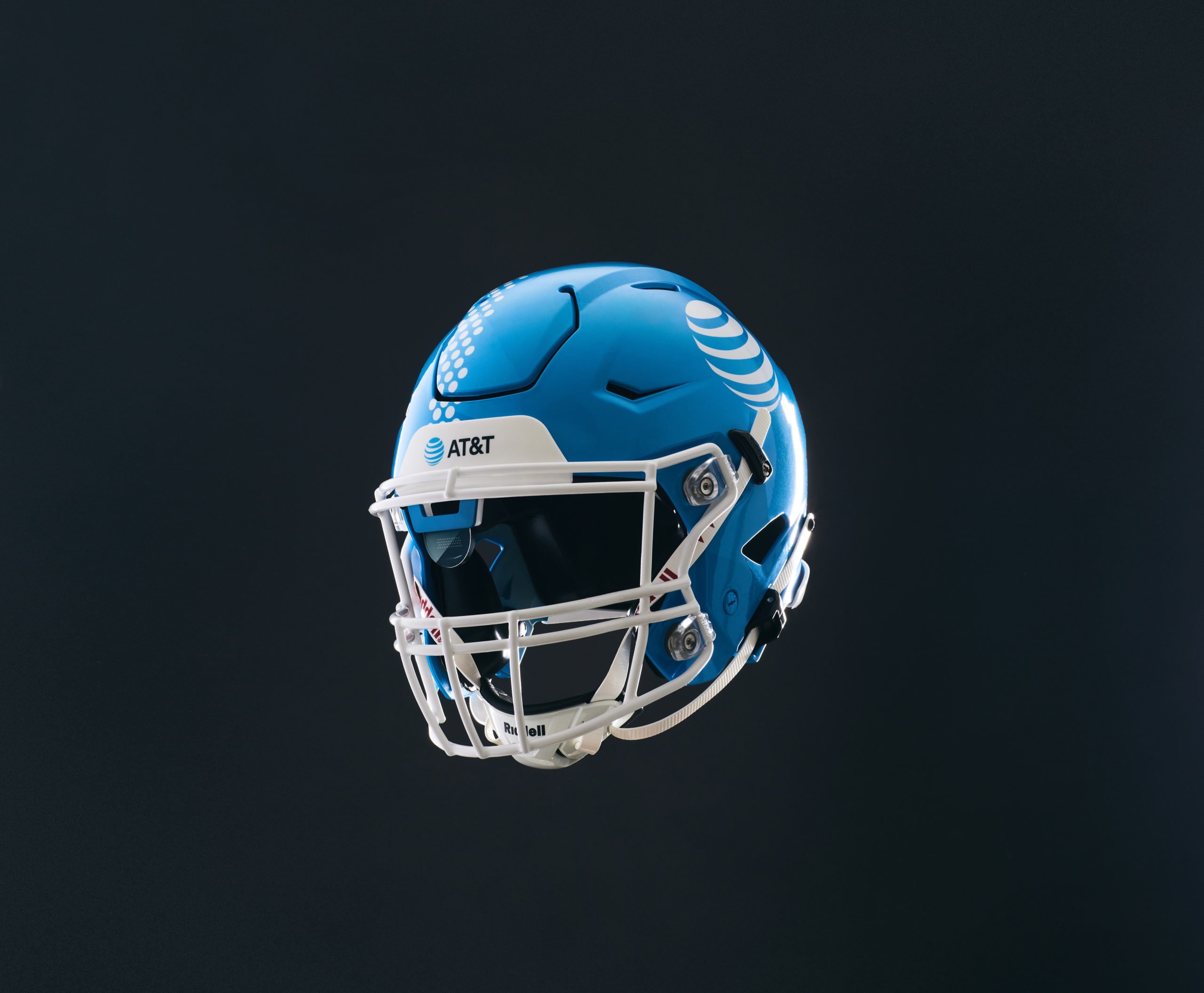 Este casco de futbol americano para sordos transmite jugadas en realidad aumentada