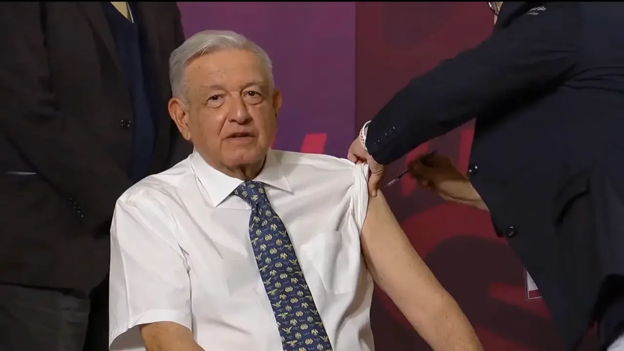 AMLO defiende vacunas contra Covid-19 de Cuba y Rusia tras inyectarse dósis de Abdala