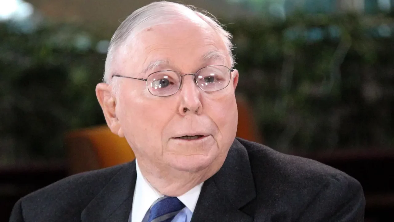El multimillonario Charlie Munger, el ayudante clave de Warren Buffett, muere a los 99 años