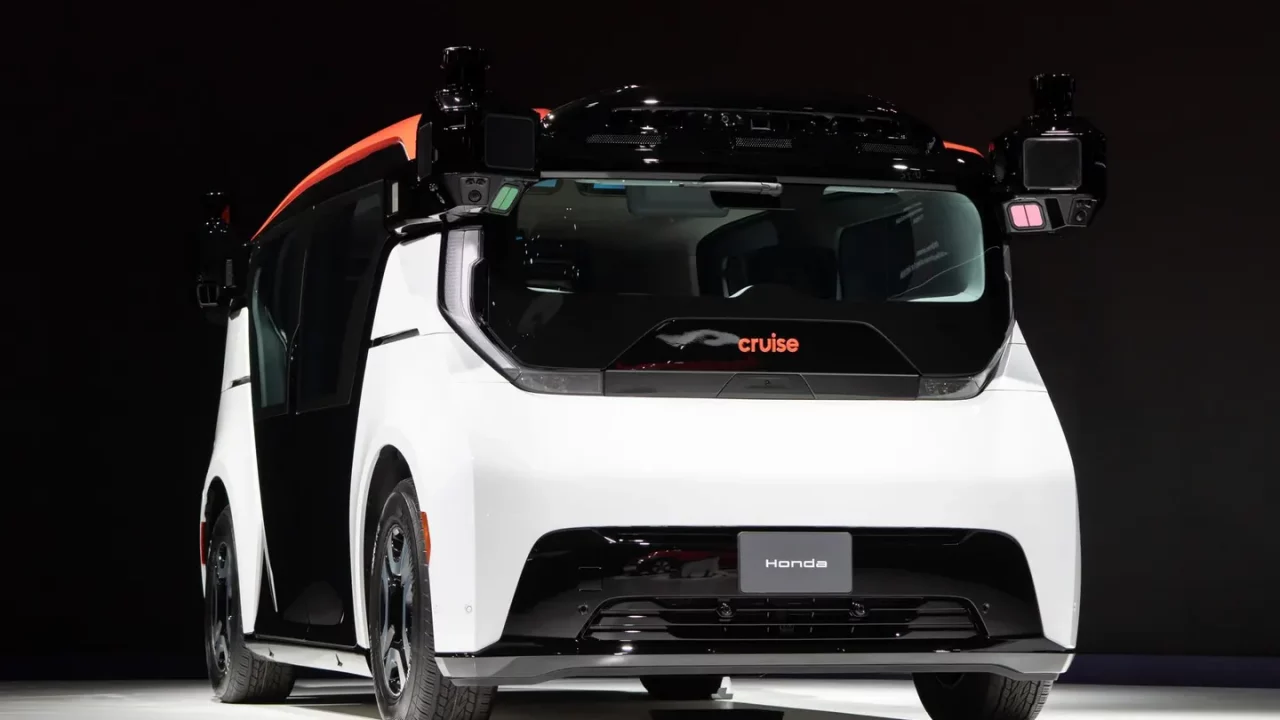 La seguridad de los robotaxi en la mira: GM detiene la producción de la camioneta Origin, sin conductor