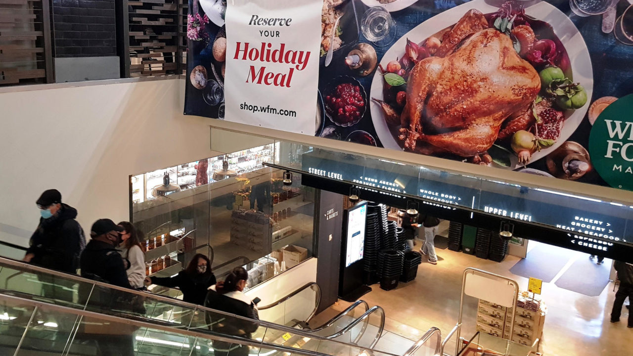 Pavo vegano, amigos y anticolonialismo se ‘sientan’ a las mesas de Acción de Gracias en EU