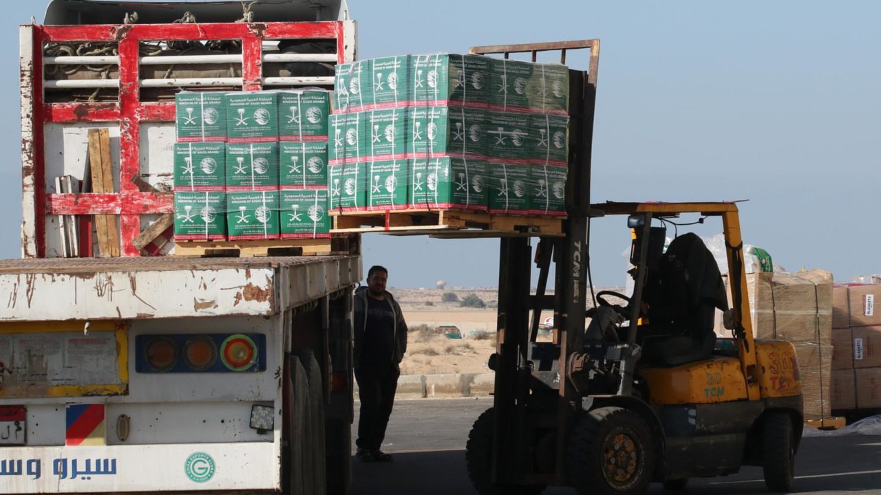 Agencia para refugiados palestinos afirma que Israel aún impide la llegada de ayuda a Gaza