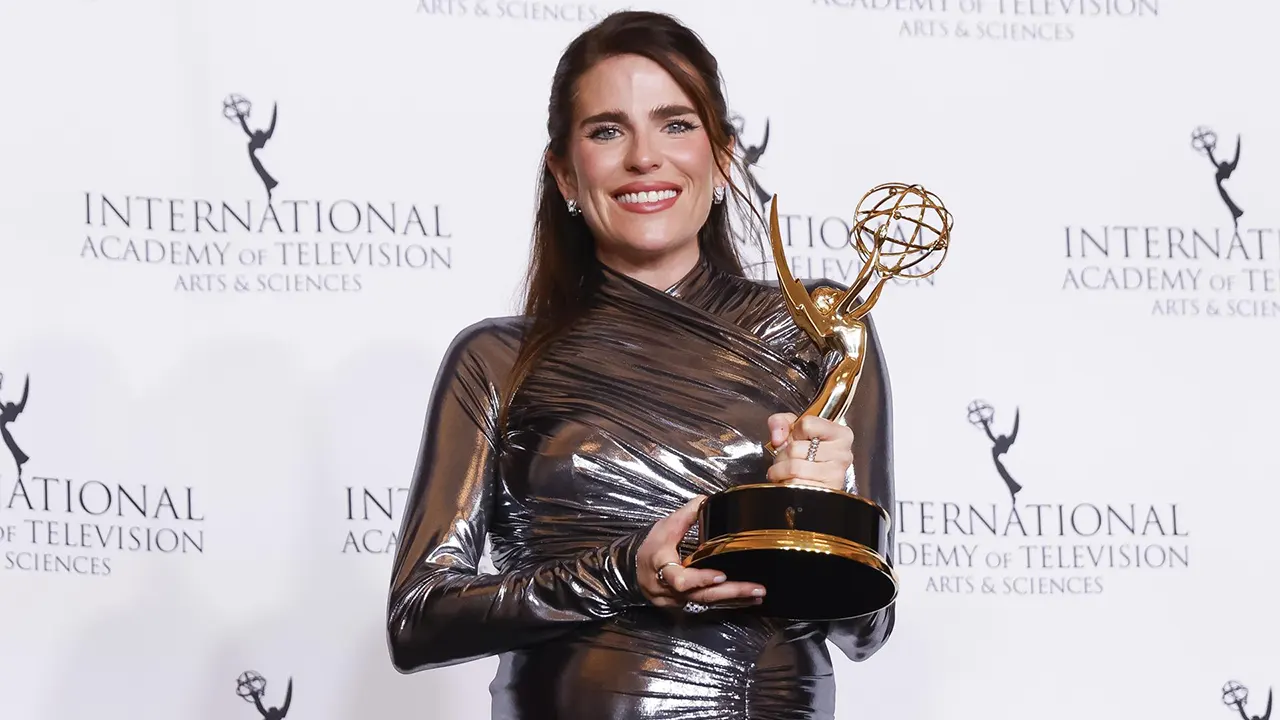 Premios Emmy Internacional 2023: Karla Souza y La Caída triunfan