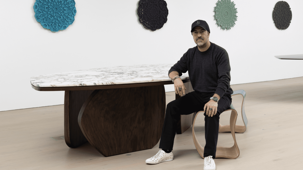 El diseñador Sami Hayek inaugura su nueva exposición ‘Frecuency’ en Christie’s LA