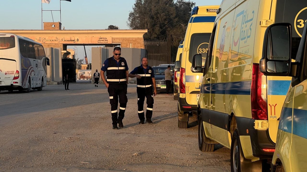 Reabren cruce de Rafah para que extranjeros y palestinos con doble nacionalidad dejen Gaza