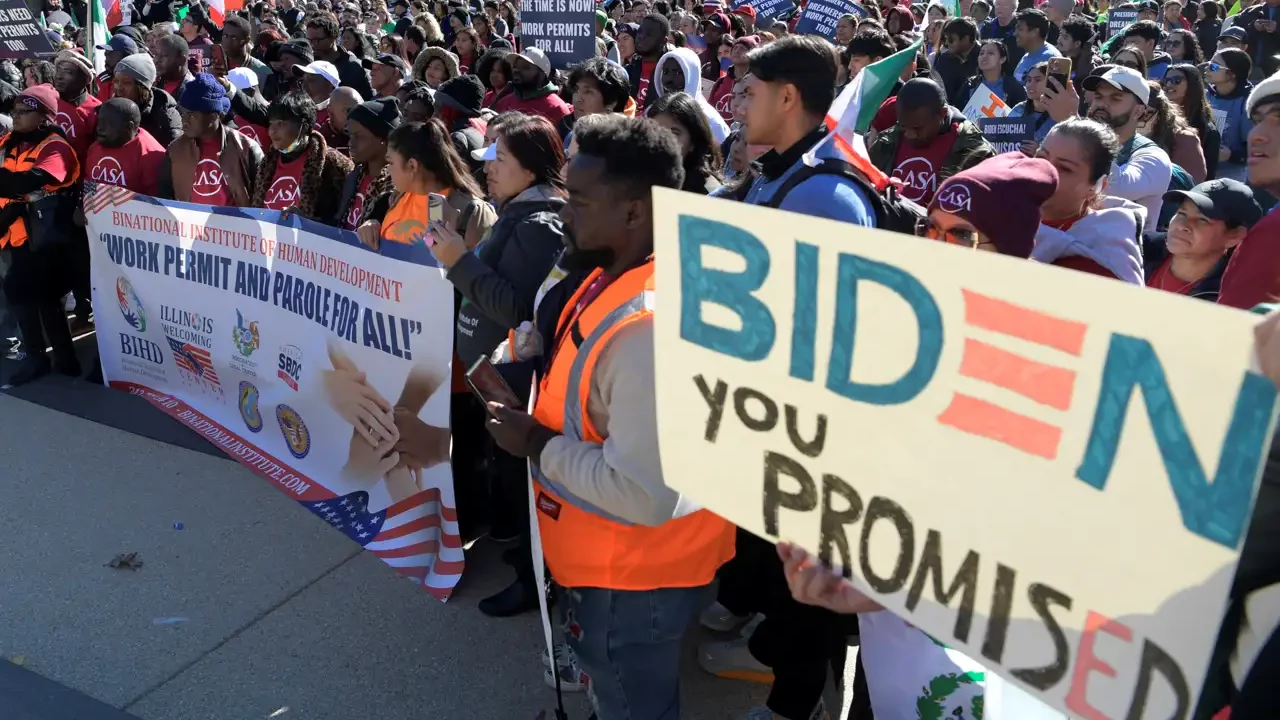 ‘Nos ha fallado’: migrantes exigen a Biden cumplir sus promesas de campaña
