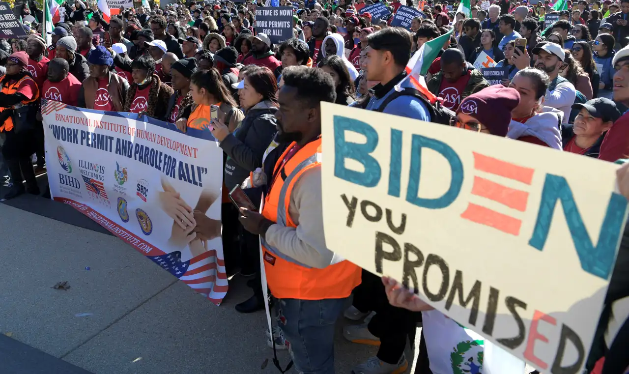 ‘Nos ha fallado’: migrantes exigen a Biden cumplir sus promesas de campaña
