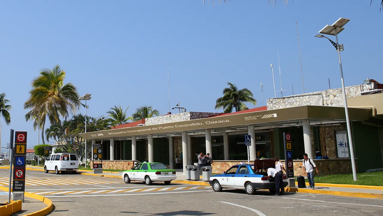 Gobierno de AMLO da al Ejército el control de otros cuatro aeropuertos