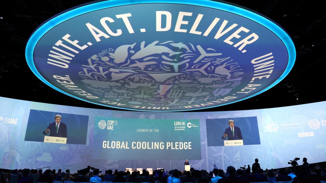 COP28 cierra con acuerdo ‘histórico’ y poco satisfactorio por falta de contundencia