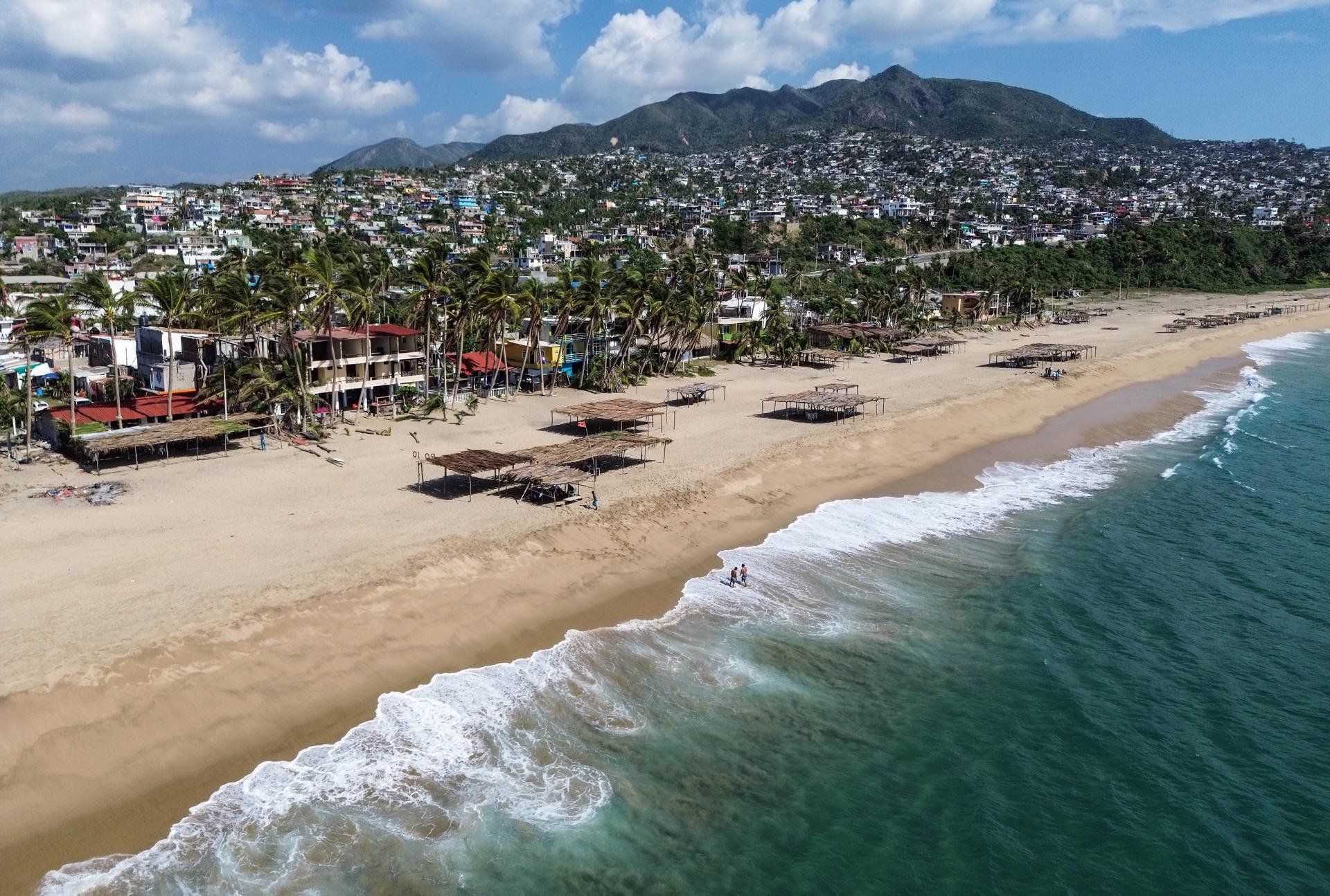 Desolación en las playas de Acapulco por el escaso turismo tras el huracán Otis