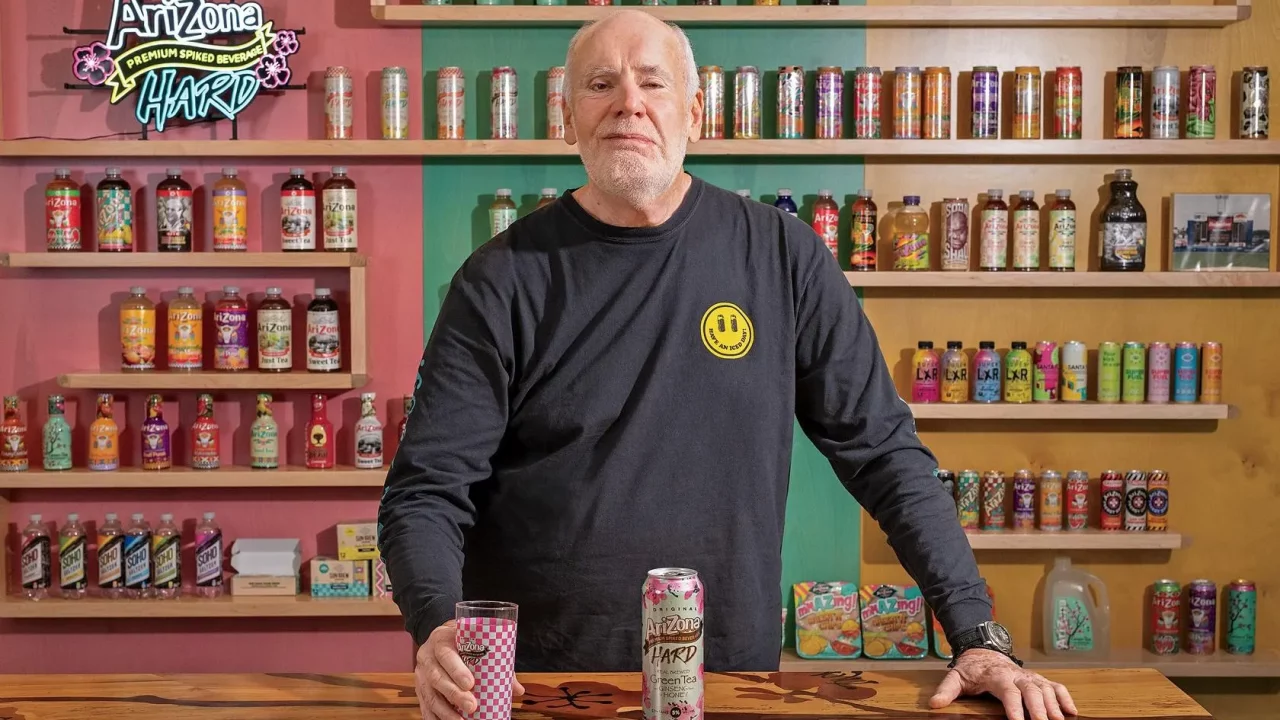Dentro del audaz plan de Arizona Iced Tea para desafiar al segmento de bebidas