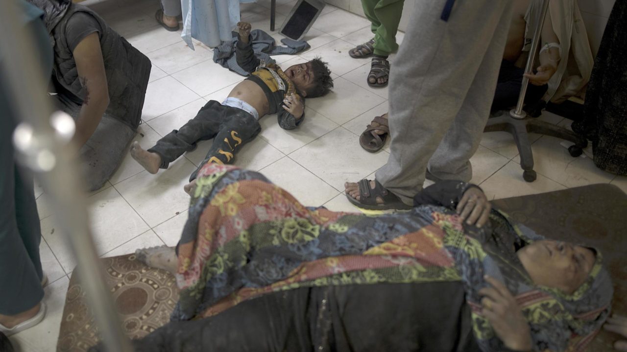 Gaza sufre falta de anestesia, niños pequeños deben ser operados en el suelo: MSF