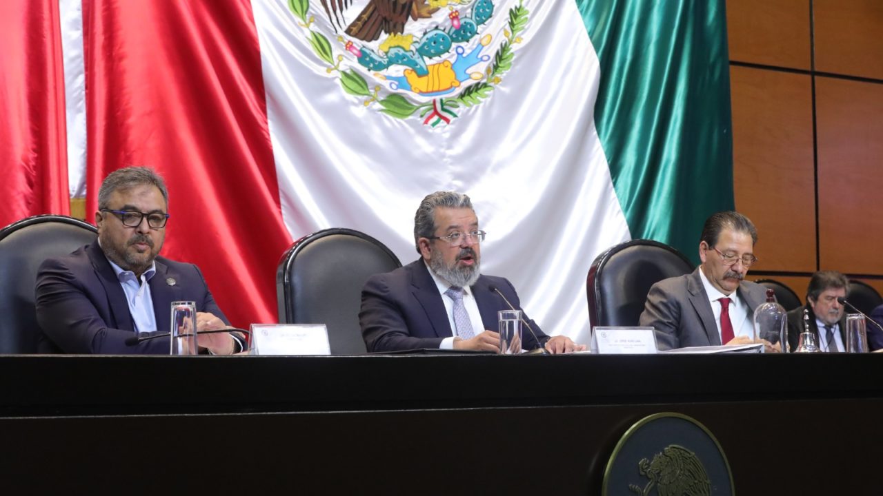 Gobierno pide a diputados que le ‘echen la mano’ para agilizar entrega de obras