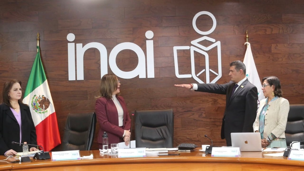 Eligen en Inai a Adrián Alcalá como nuevo presidente