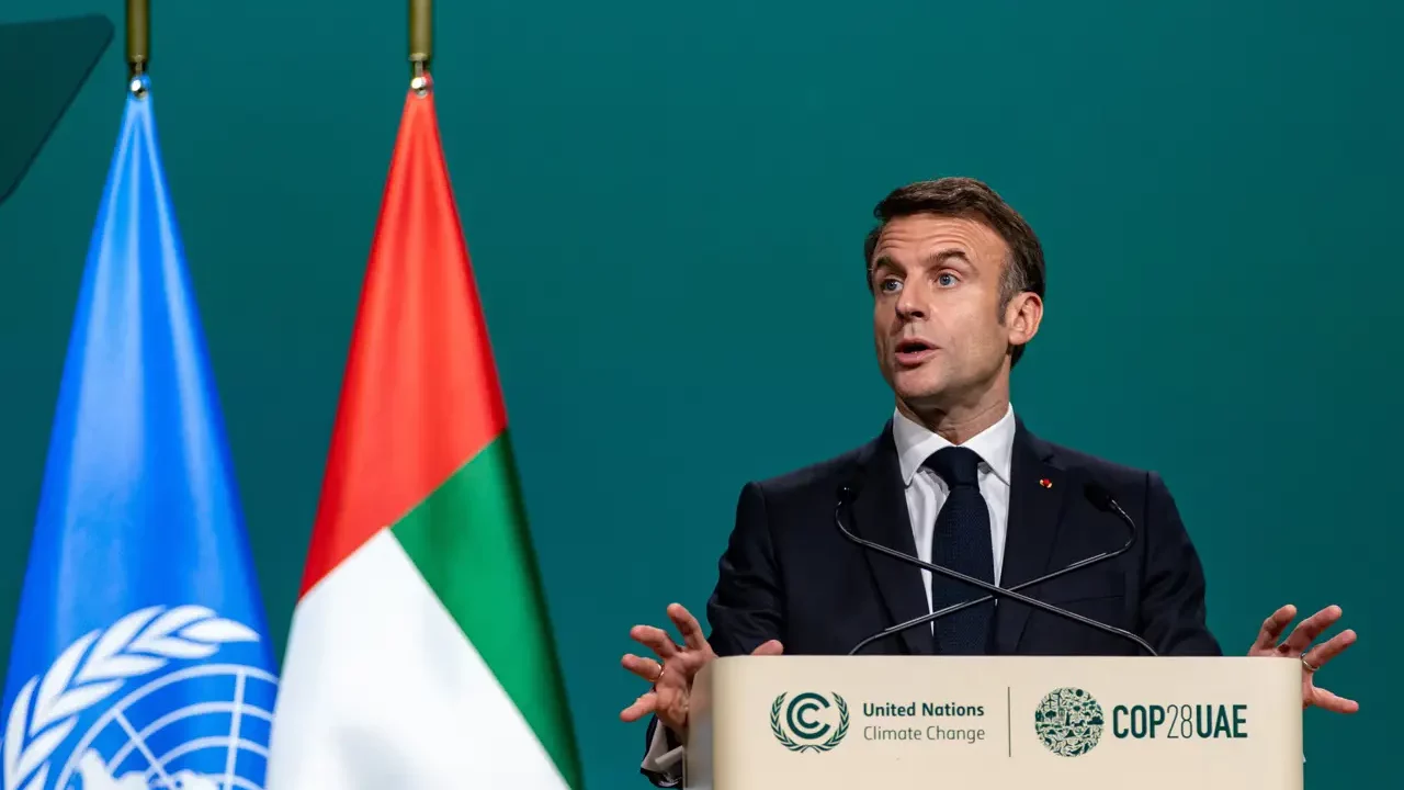 Francia enfatiza en la COP28 que los países ricos deben dejar las energías fósiles